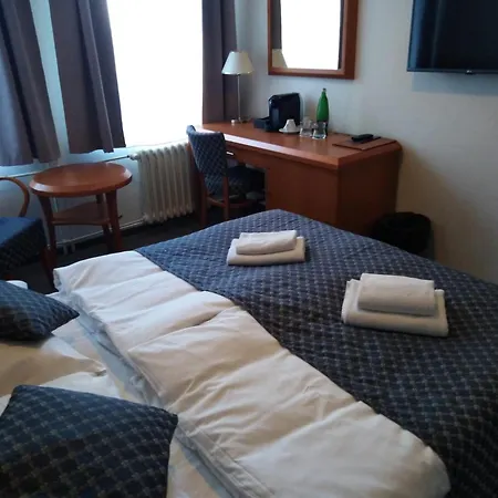 מלון Lh Medinek Old Town 3*