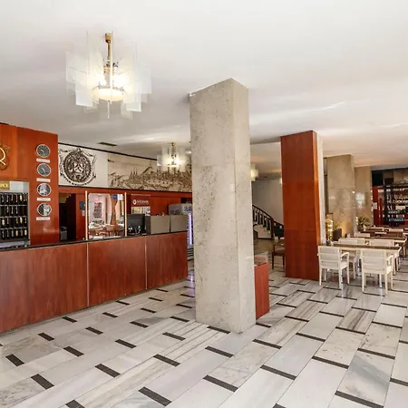 מלון Lh Medinek Old Town קונטה הורה