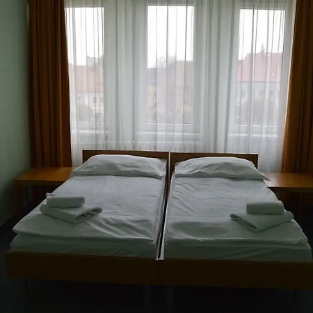 מלון Lh Medinek Old Town 3*