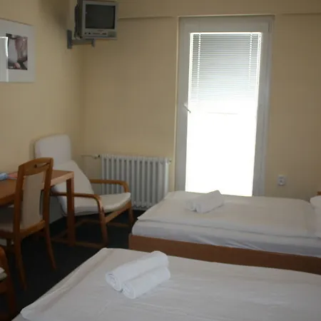 Lh Medinek Old Town 3* קונטה הורה