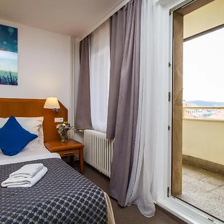 Lh Hotel Medinek Old Town